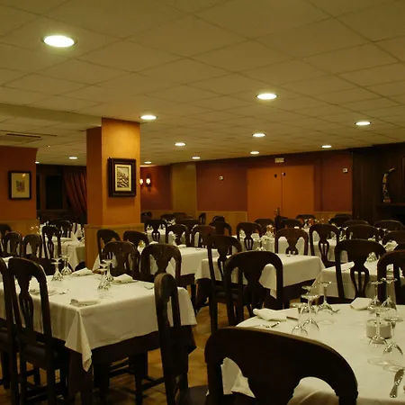 & Restaurante Pena מלון